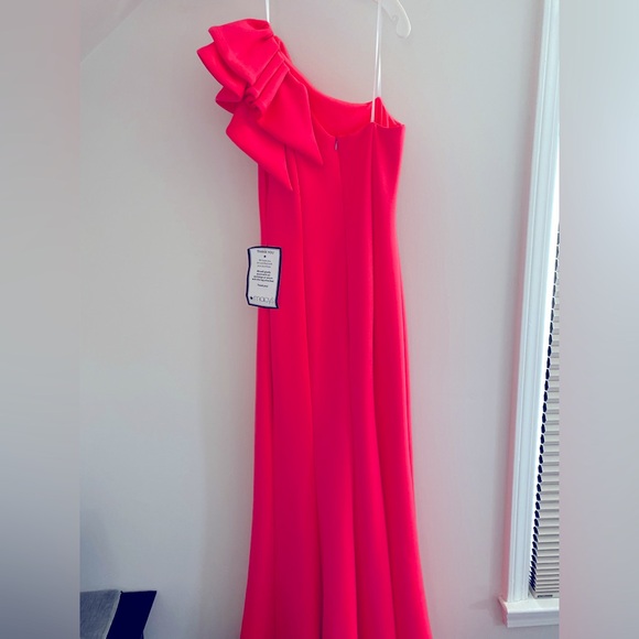 Women's One-Shoulder Scuba Crepe Gown - Picture 5 of 5
